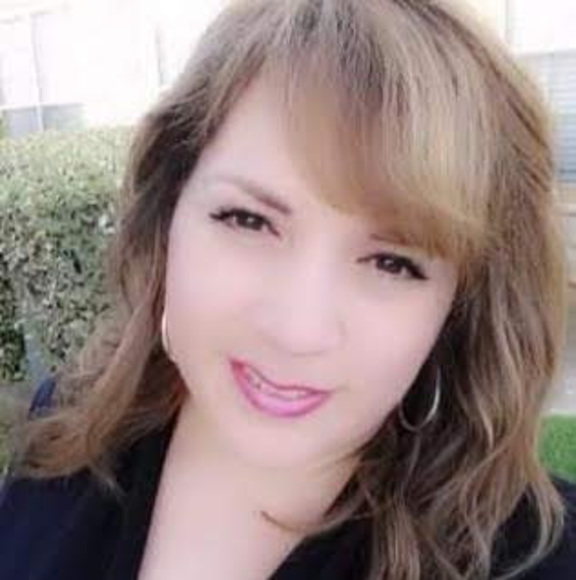 Meet your Posher, Claudia - Picture 1 of 1